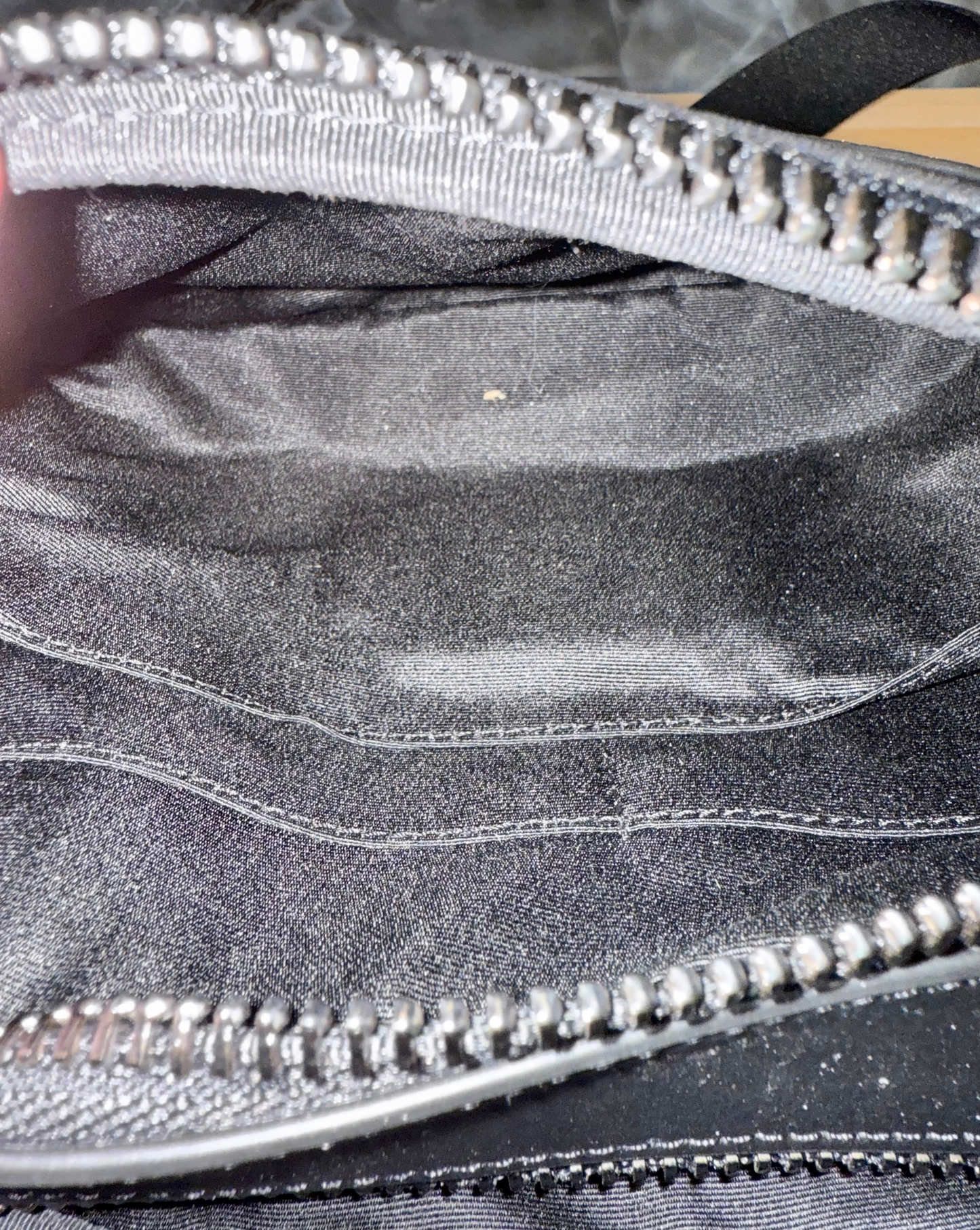 حقيبة كروس بودي من كوتش غراهام - قماش مطلي مميز/أسود فحمي