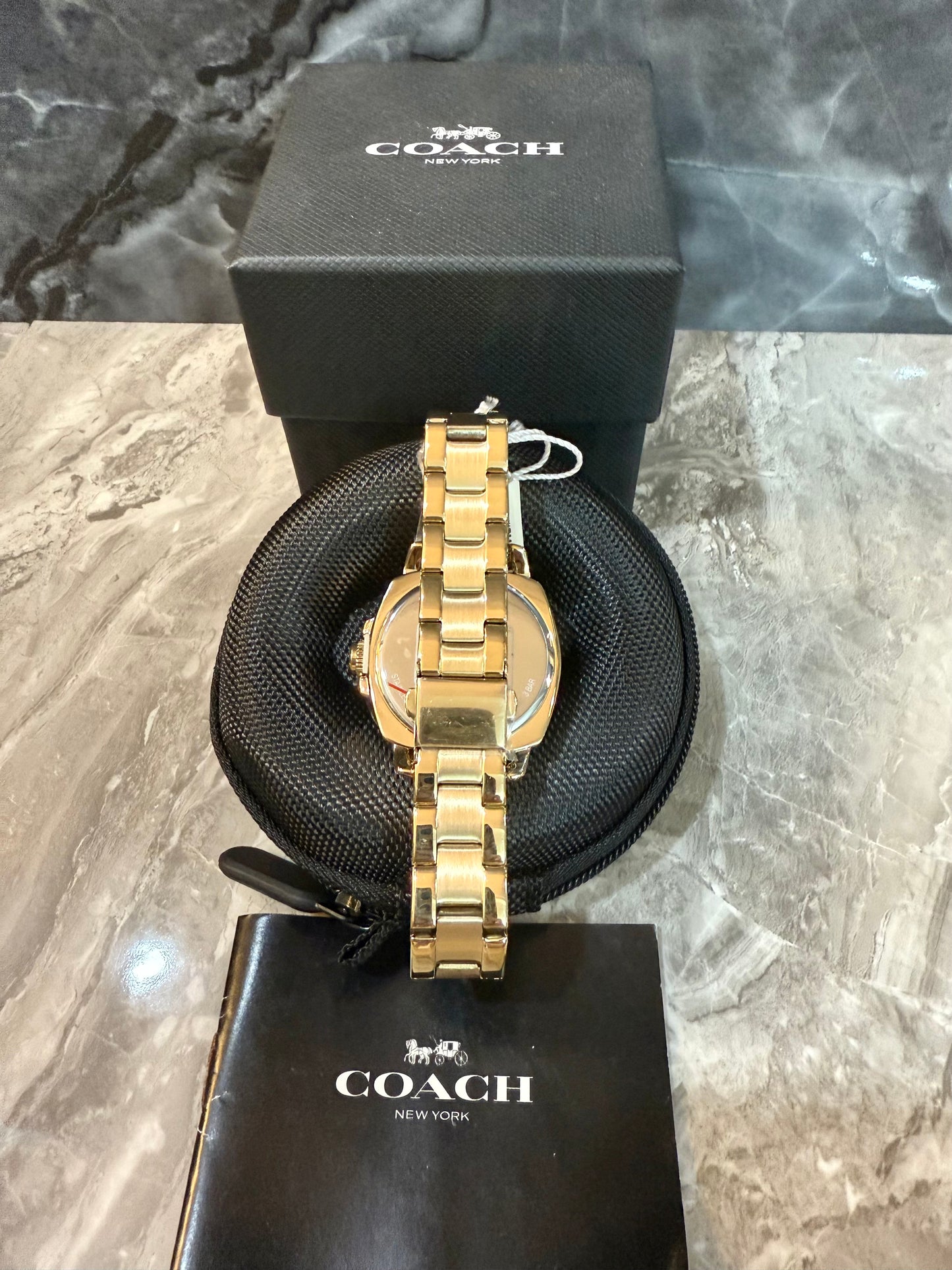 ساعة كوتش بوي فريند ذهبية من الفولاذ المقاوم للصدأ