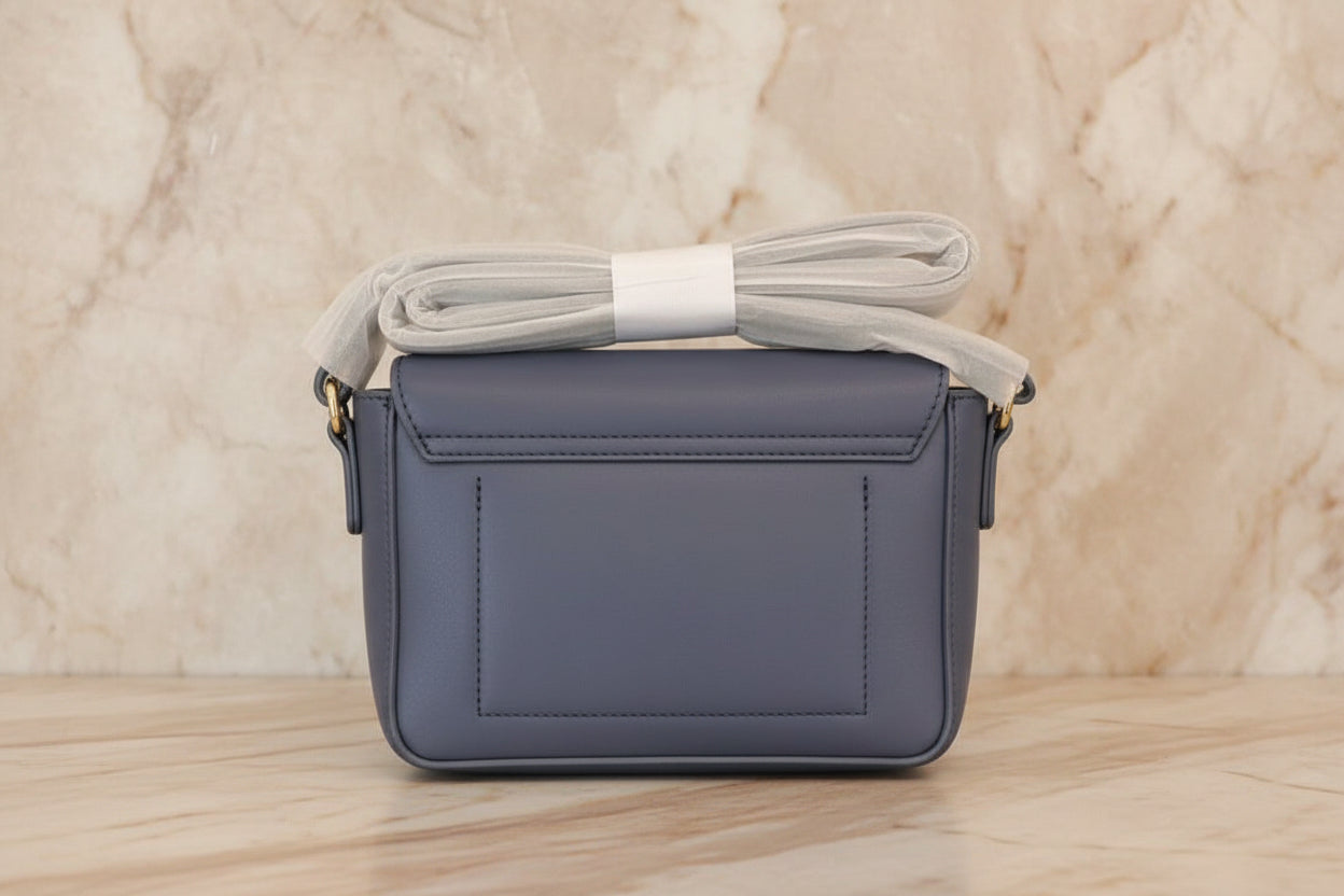 TOMMY HILFIGER FLAP CROSSBODY