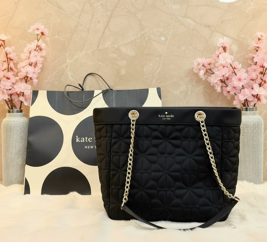 حقيبة كيت سبيد المبطنة والمزينة بالزهور - متوسطة الحجم - سوداء