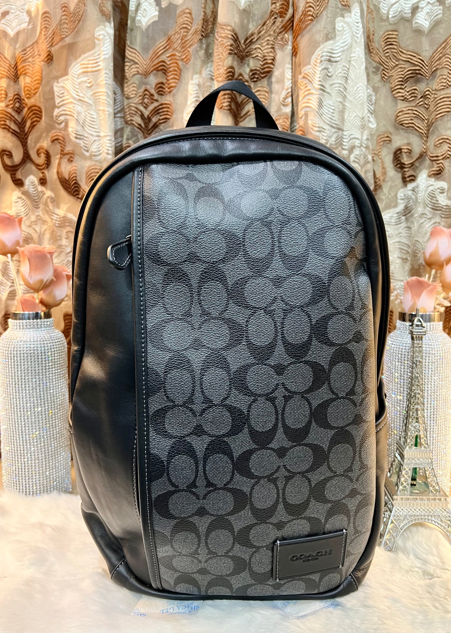 حقيبة ظهر كبيرة من كوتش - لون أسود فحمي مميز