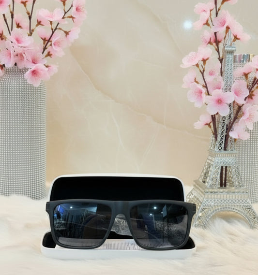 نظارة شمسية من كالفن كلاين للجنسين