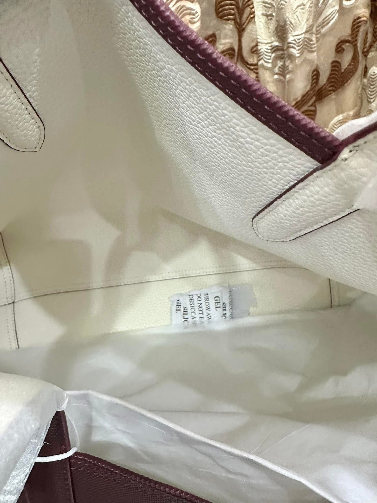 حقيبة لاكوست كبيرة مفتوحة مع جيب كبير - لون عنابي - قابلة للعكس