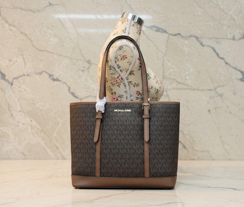 MICHAEL KORS JET SET TRAVEL ZIP TOTE IN SIGNATURE LOGO BROWN - MEDIUM
