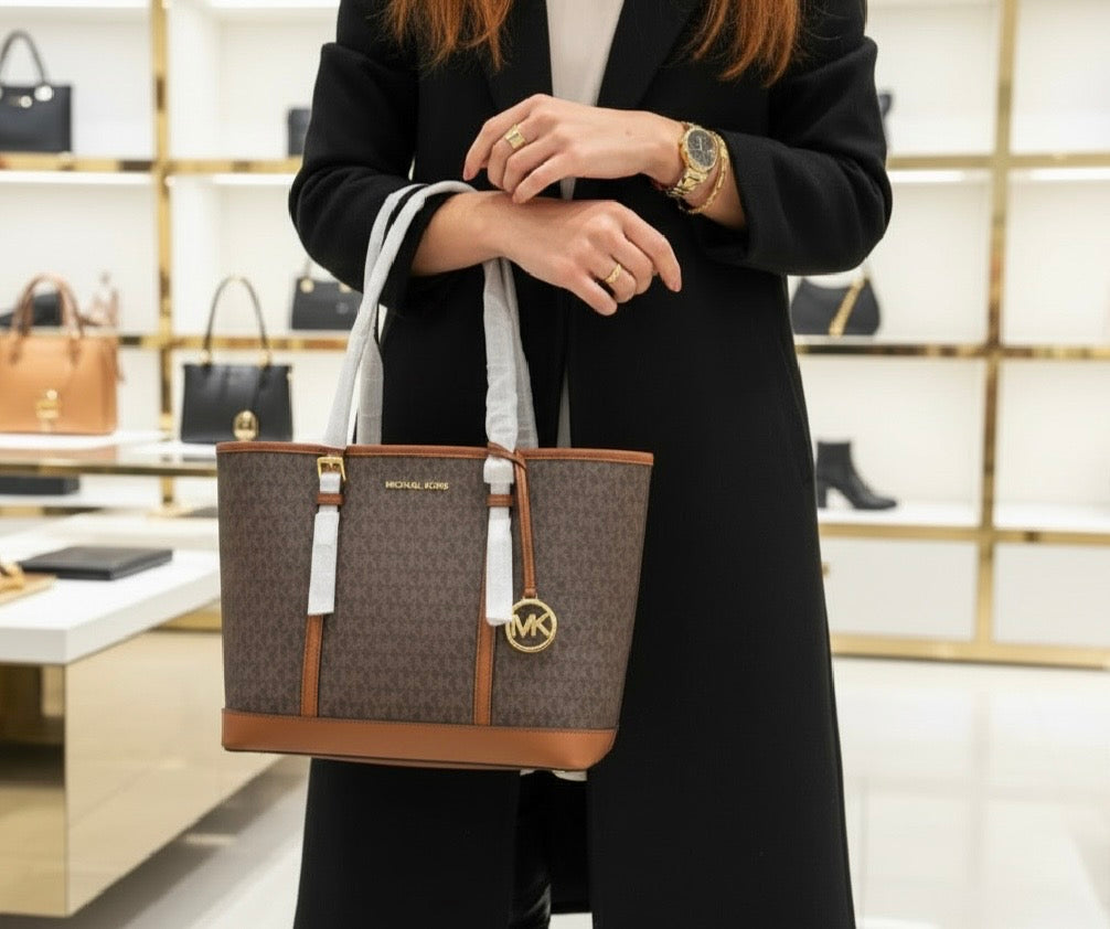MICHAEL KORS JET SET TRAVEL ZIP TOTE IN SIGNATURE LOGO BROWN - MEDIUM
