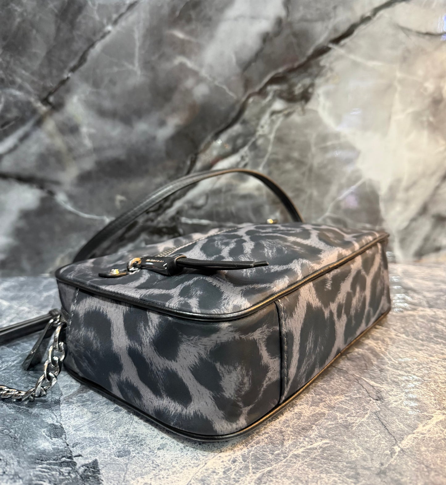 MICHAEL KORS EW JET SET NYLON CHAIN CROSSBODY - BLACK/GREY GUN METAL
