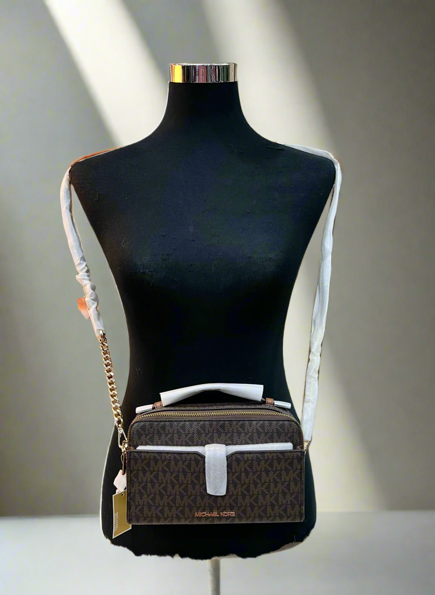 MICHAEL KORS SIGNATURE DOUBLE ZIP SMARTPHONE CROSSBODY - BROWN