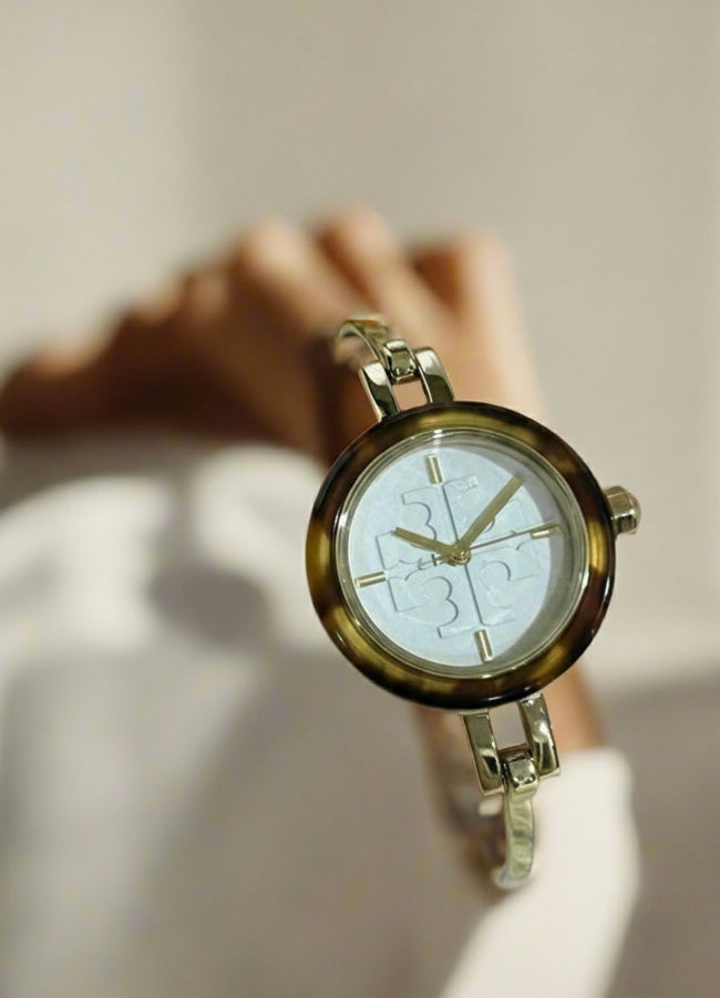 ساعة توري بورش الصغيرة ذات الأزرار القابلة للتبديل