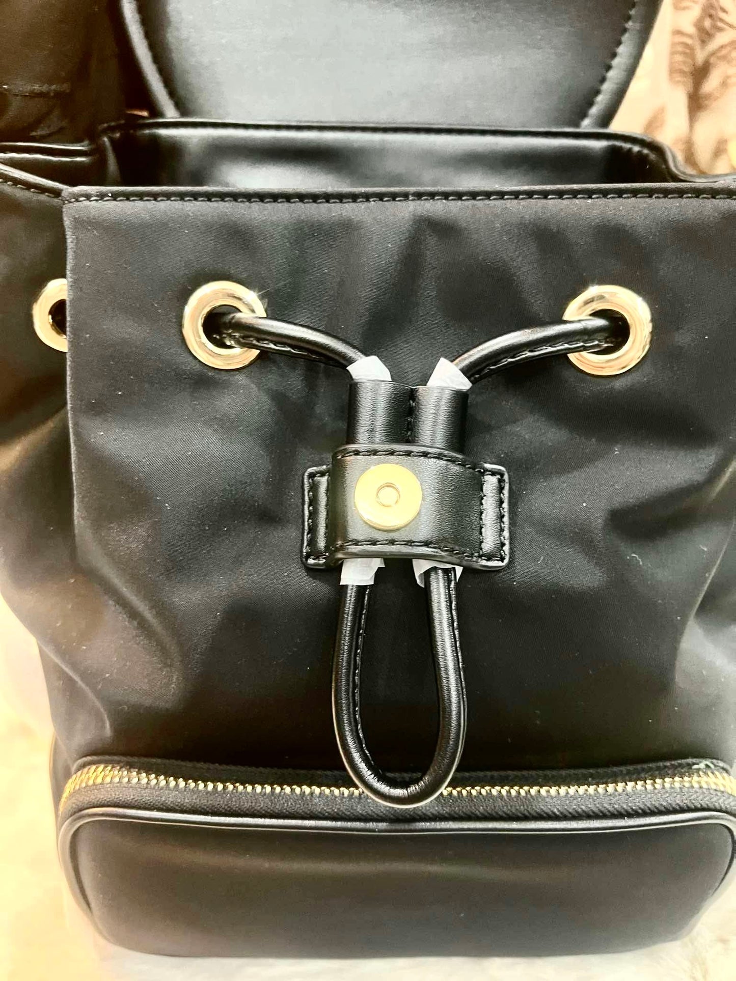 حقيبة ظهر صغيرة من مايكل كورس، مصنوعة من النايلون - أسود