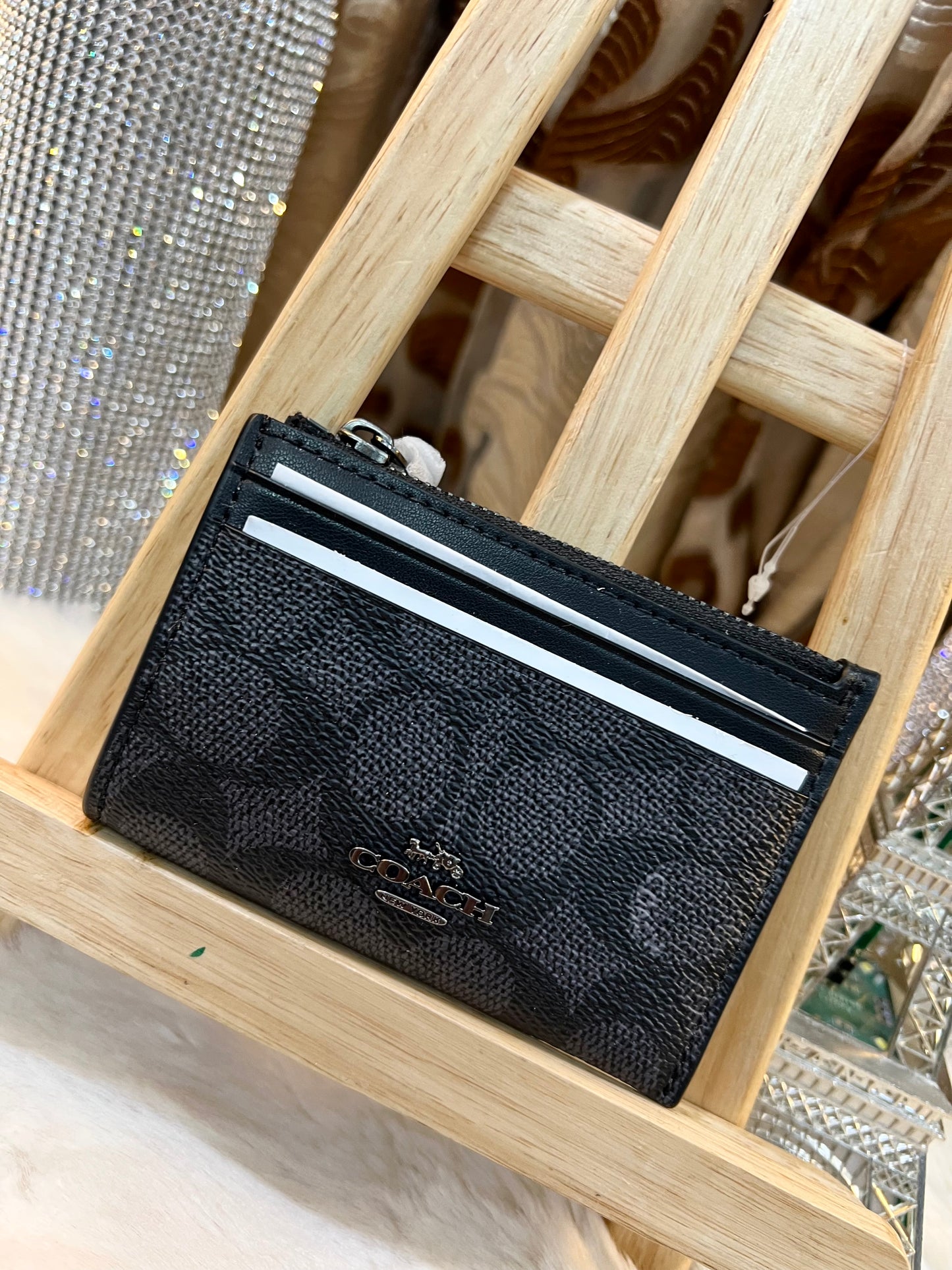 حافظة بطاقات رفيعة من كوتش مع حلقة مفاتيح