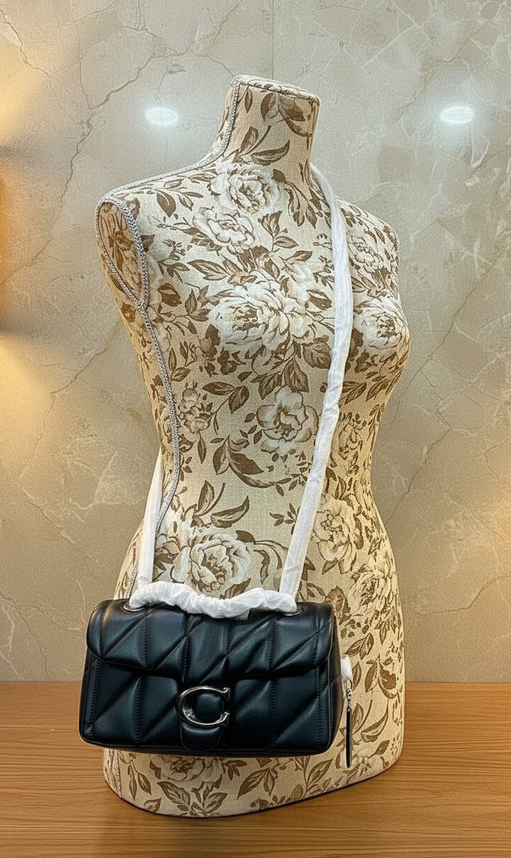 حقيبة كوتش مبطنة بنقشة تابي 20 - جلد نابا - أسود