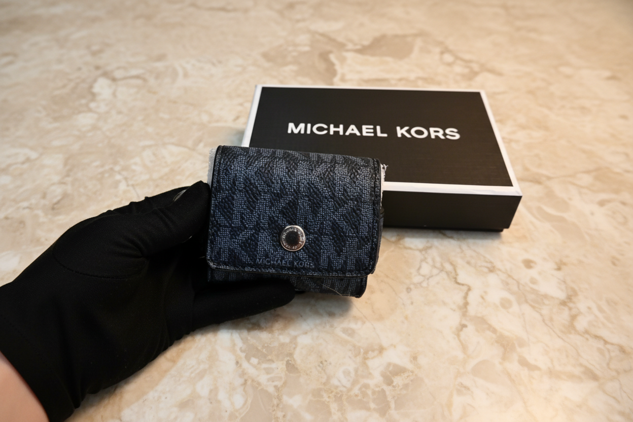 Michael Kors Unisex Expandable Airpod/ Earbud Case MK Signature Admiral In Gift Box