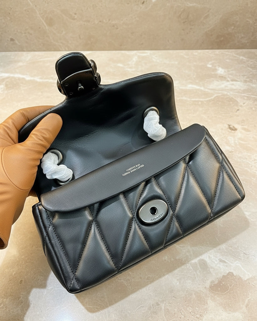 حقيبة كوتش مبطنة بنقشة تابي 20 - جلد نابا - أسود