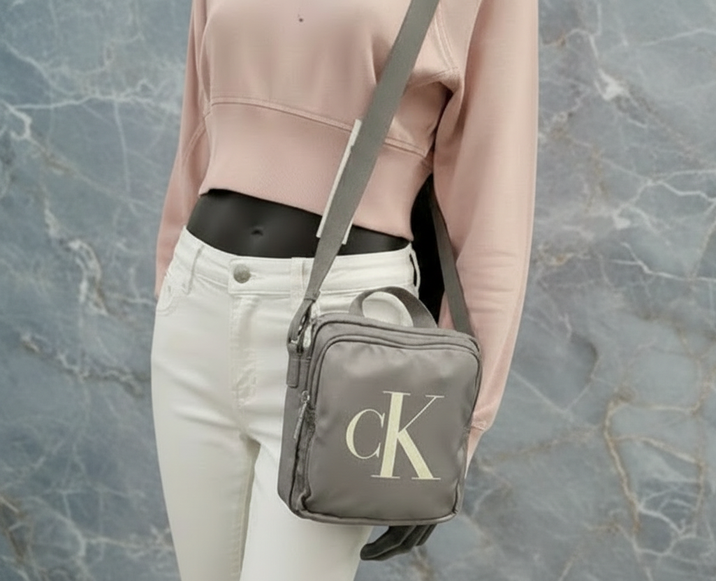 CALVIN KLEIN SPORT ESSENTIAL CAMERA BAG 17 - GRAY