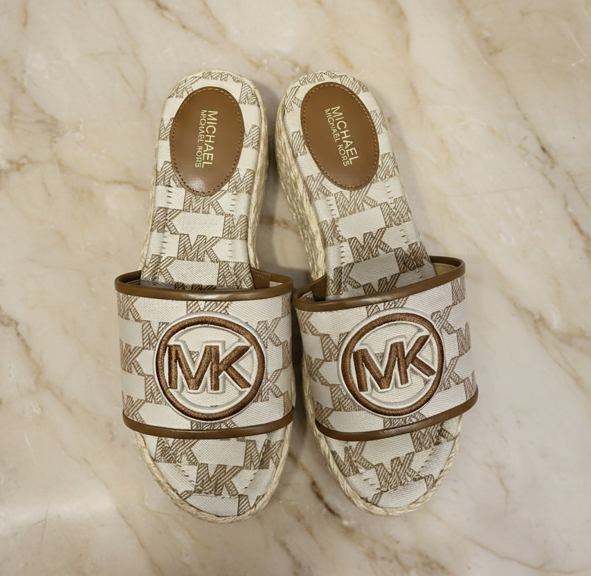 MICHAEL KORS INDIRA WEDGE - JACQUARD BEIGE SIZE 6 CAN FIT TO SIZE 6.5