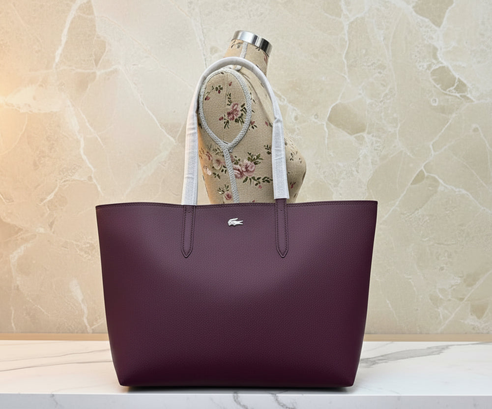 حقيبة لاكوست كبيرة مفتوحة مع جيب كبير - لون عنابي - قابلة للعكس