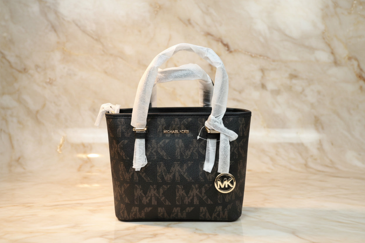 MICHAEL KORS JET SET TRAVEL ZIP TOTE XS LOGO BLACK BROWN COLOR