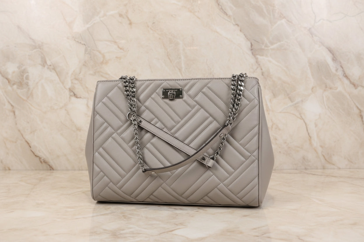 MICHAEL KORS PEYTON QUILTED LARGE CHAIN LINK TOTE CONVERTIBLE - PEARL GRAY