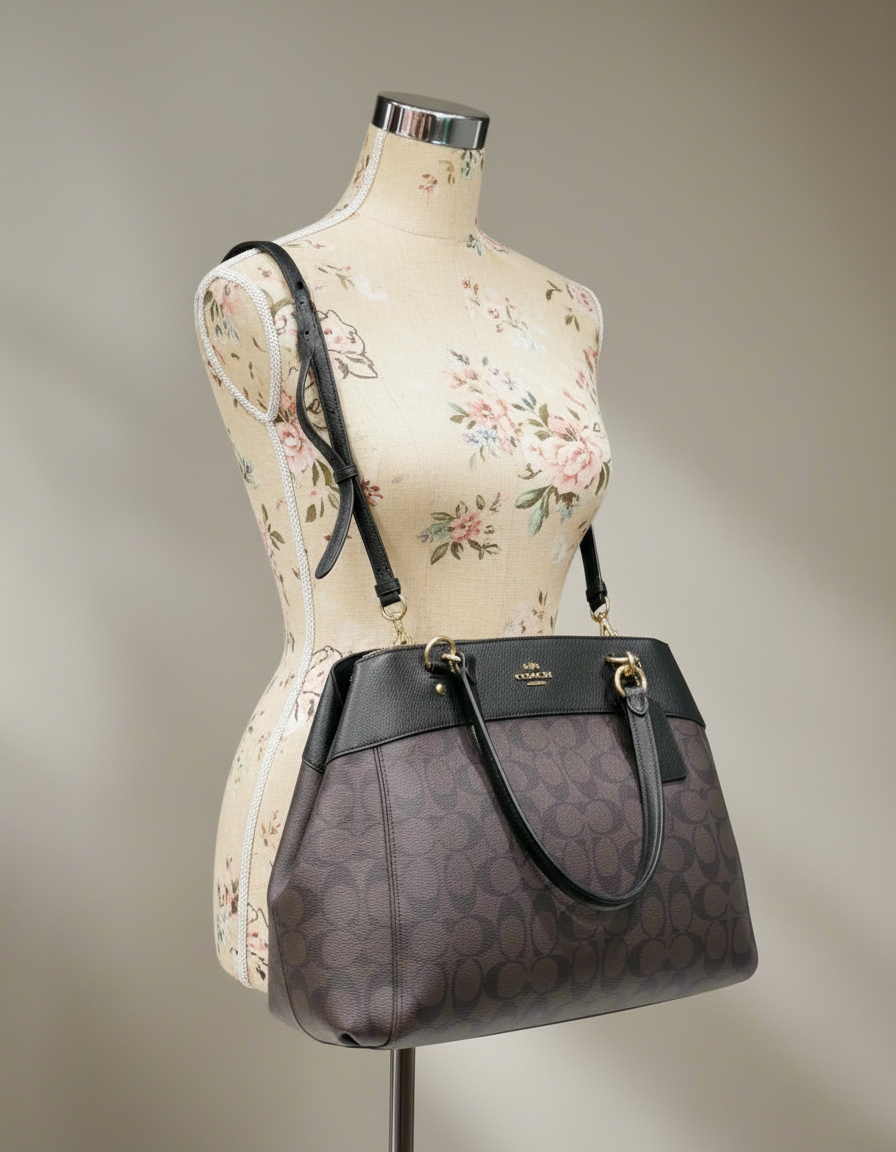 حقيبة حمل كبيرة من كوتش بروك