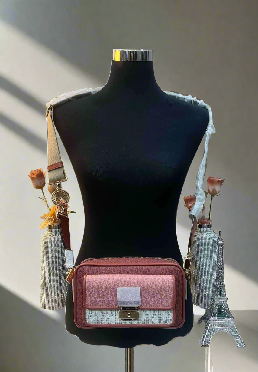 MICHAEL KORS SIGNATURE BRADSHAW POCKET CAMERA CROSSBODY BAG - CINNAMON MULTI ( BOUTIQUE STORE )