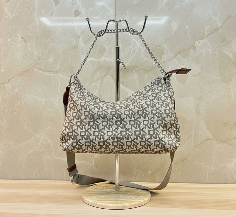 حقيبة كتف/حقيبة كروس بودي كبيرة الحجم من دي كيه إن واي كايرو