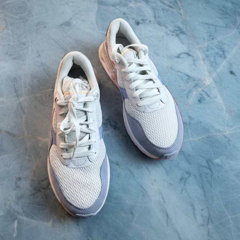 NIKE