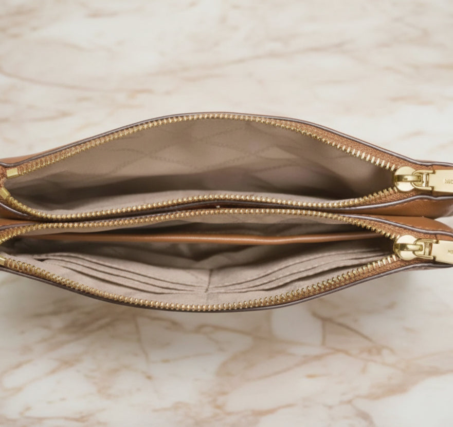 MICHAEL KORS DOUBLE ZIP GUSSET CROSSBODY - MONOBROWN/BROWN
