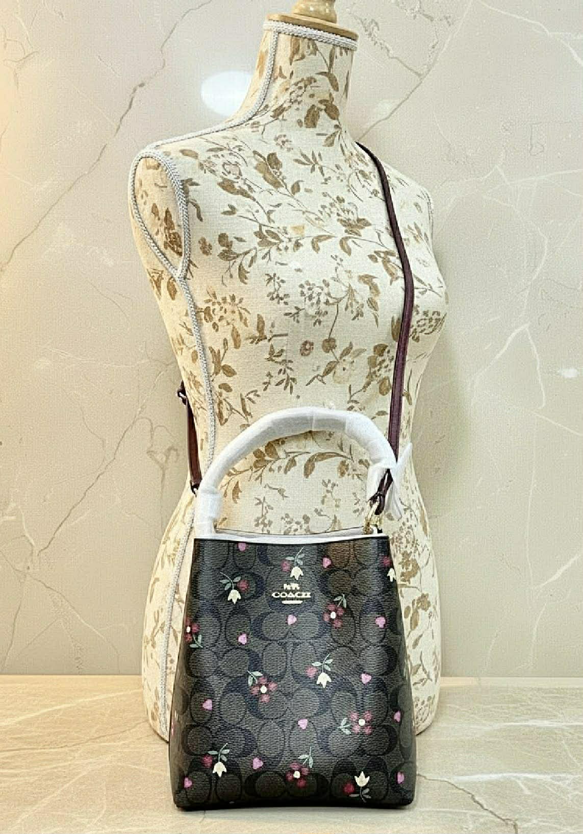 COACH SMALL TOWN BUCKET IN SIGNATURE CANVAS WITH HEART PETAL PRINT