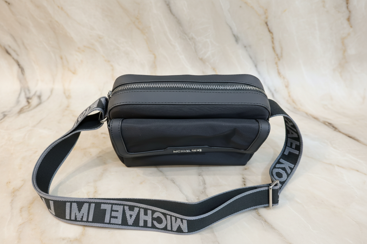 MICHAEL KORS LAUTNER MEDIUM FLAP MESSENGER - NYLON - BLACK