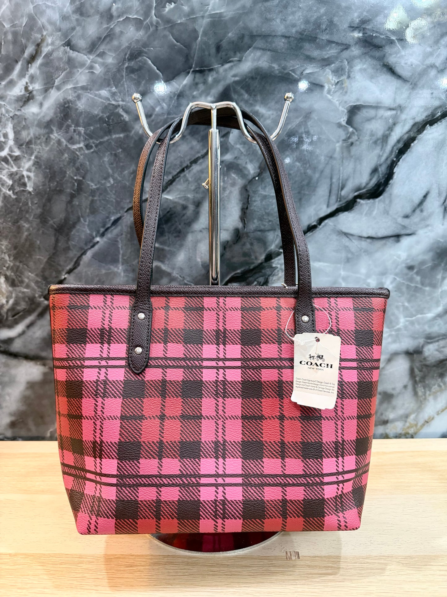 حقيبة كوتش ميني سيتي توت بنقشة مربعات الظل