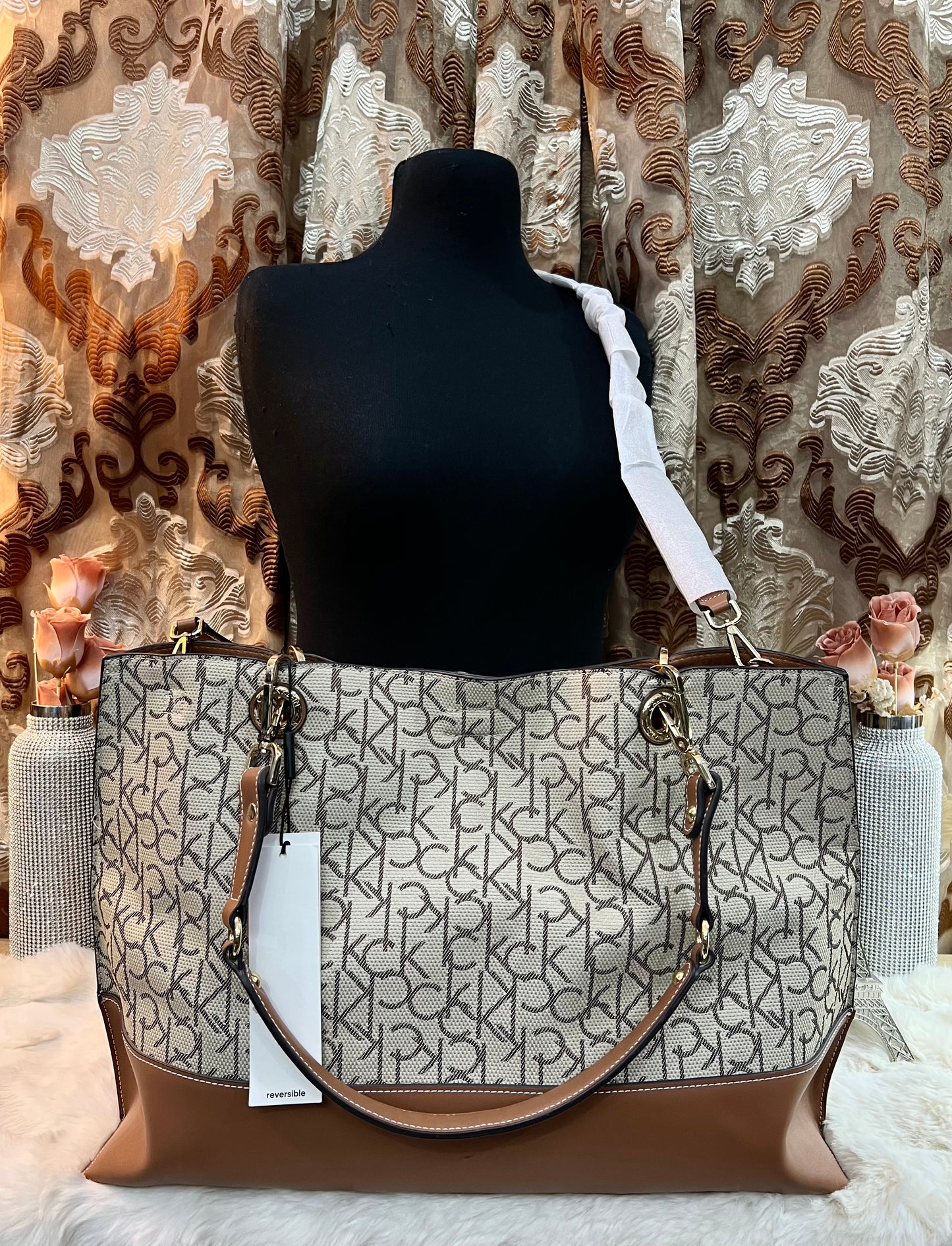 CALVIN KLEIN TOTE IN SIGNATURE LOGO BEIGE/BROWN- XL OPEN WITH LARGE ZIP POUCH & LONG STRAP