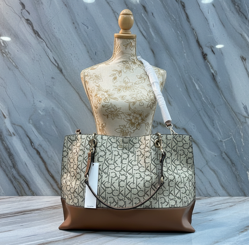 CALVIN KLEIN TOTE IN SIGNATURE LOGO BEIGE/BROWN- XL OPEN WITH LARGE ZIP POUCH & LONG STRAP