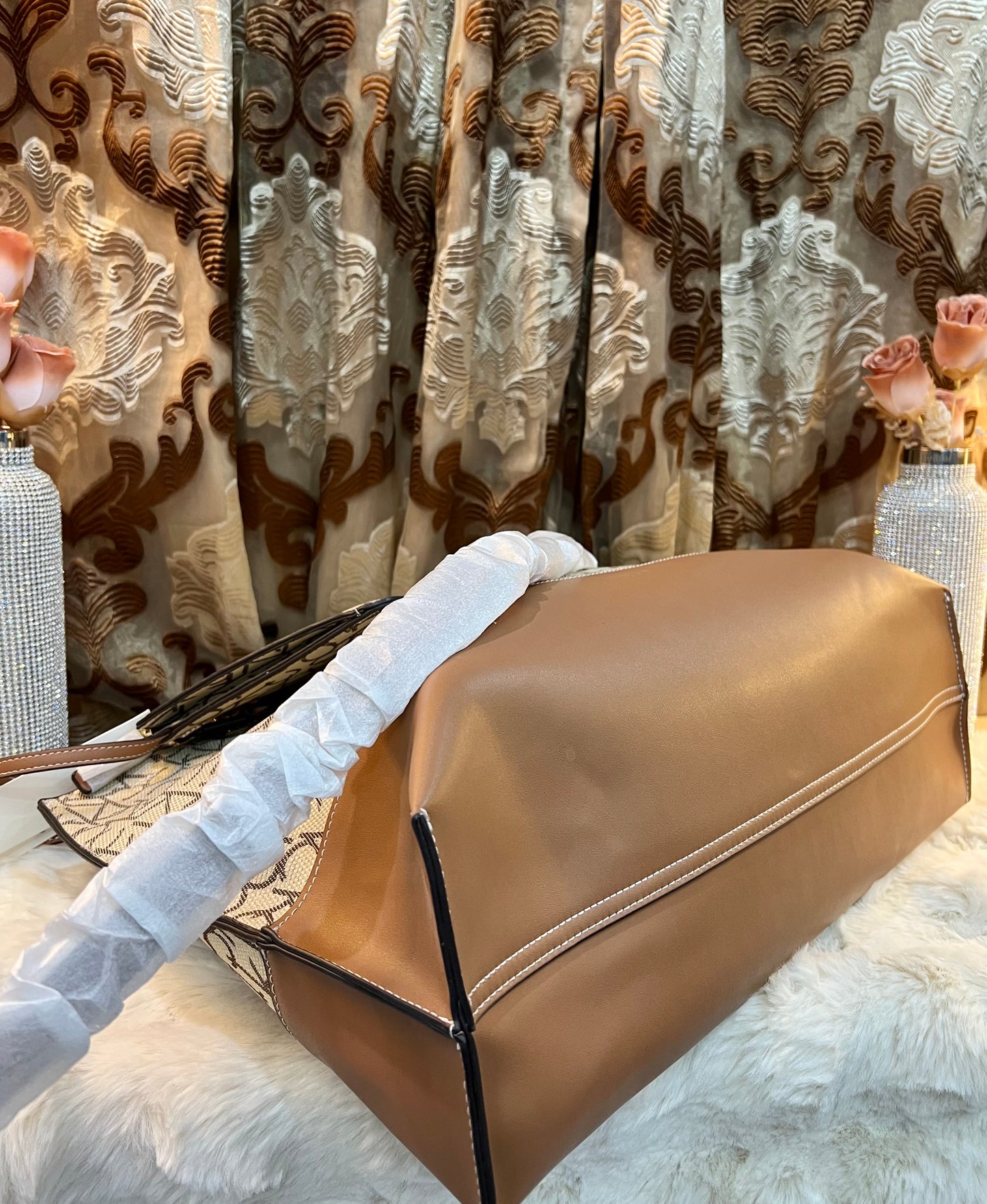 CALVIN KLEIN TOTE IN SIGNATURE LOGO BEIGE/BROWN- XL OPEN WITH LARGE ZIP POUCH & LONG STRAP