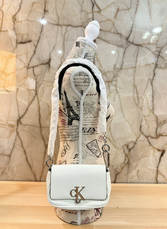 CALVIN KLEIN CHAIN CROSSBODY BAG - SILVER BIRCH