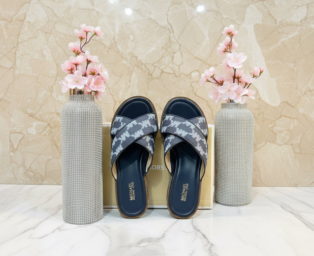 صندل مايكل كورس إنديرا ذو الكعب العريض - أزرق مميز - يناسب مقاس 5.5 فما فوق