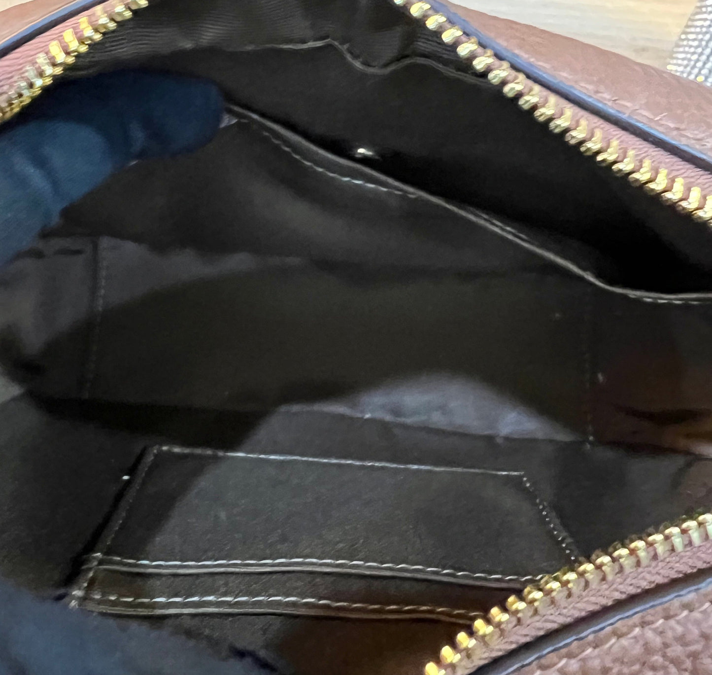 حقيبة كاميرا من كوتش جيمي بنقشة الجاكار المميزة - حزام سميك