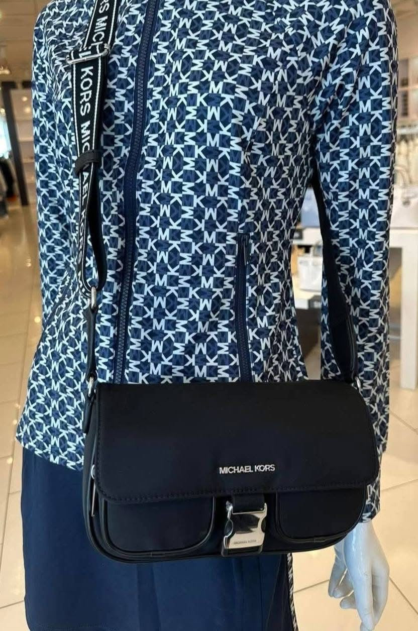 حقيبة مايكل كورس كاي متوسطة الحجم بجيبين وغطاء قلاب