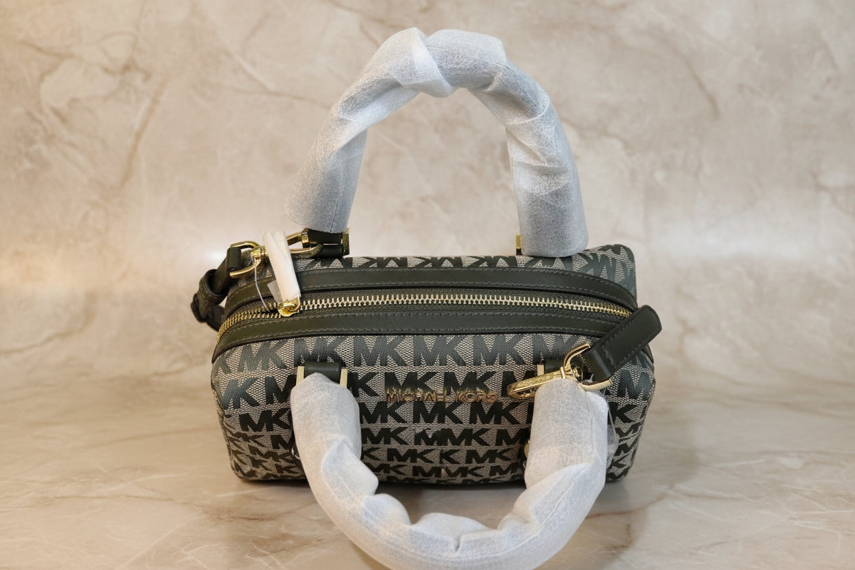 MICHAEL KORS GINGER SIGNATURE SMALL DUFFLE BAG - OLIVE GREEN