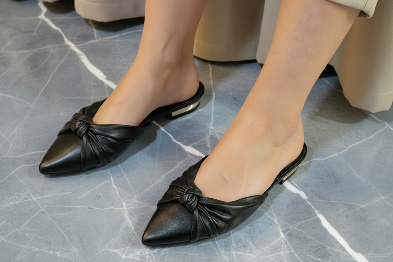 DKNY FLAT SHOES - BLACK