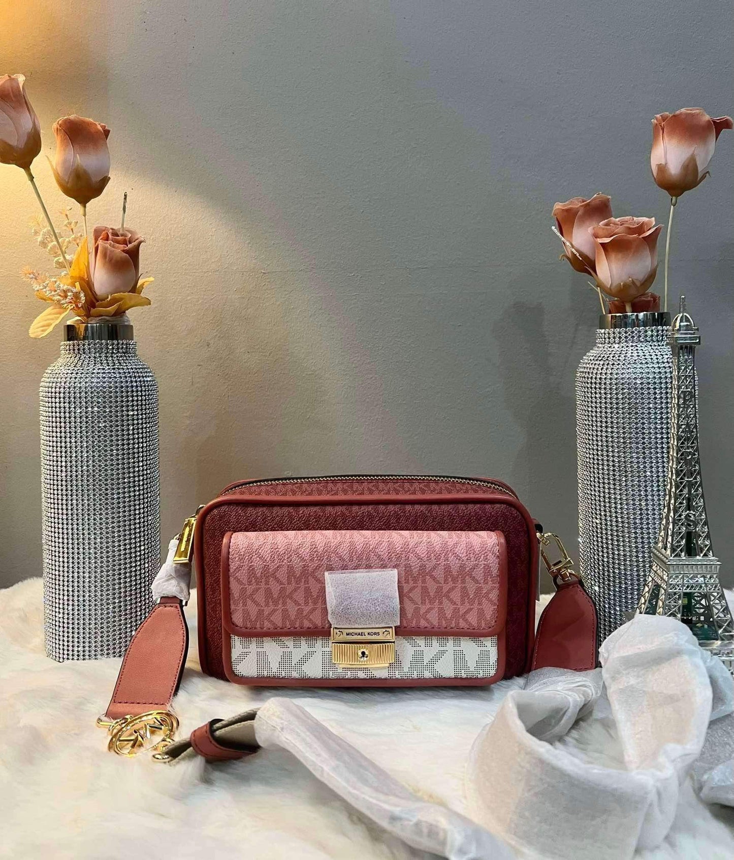 MICHAEL KORS SIGNATURE BRADSHAW POCKET CAMERA CROSSBODY BAG - CINNAMON MULTI ( BOUTIQUE STORE )