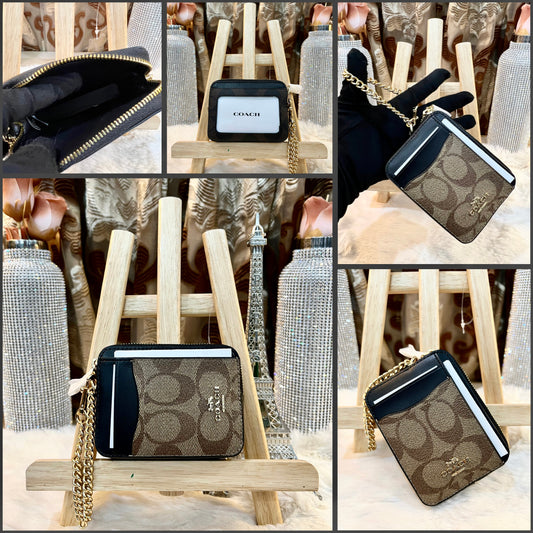 حافظة بطاقات بسحاب وسلسلة من كوتش