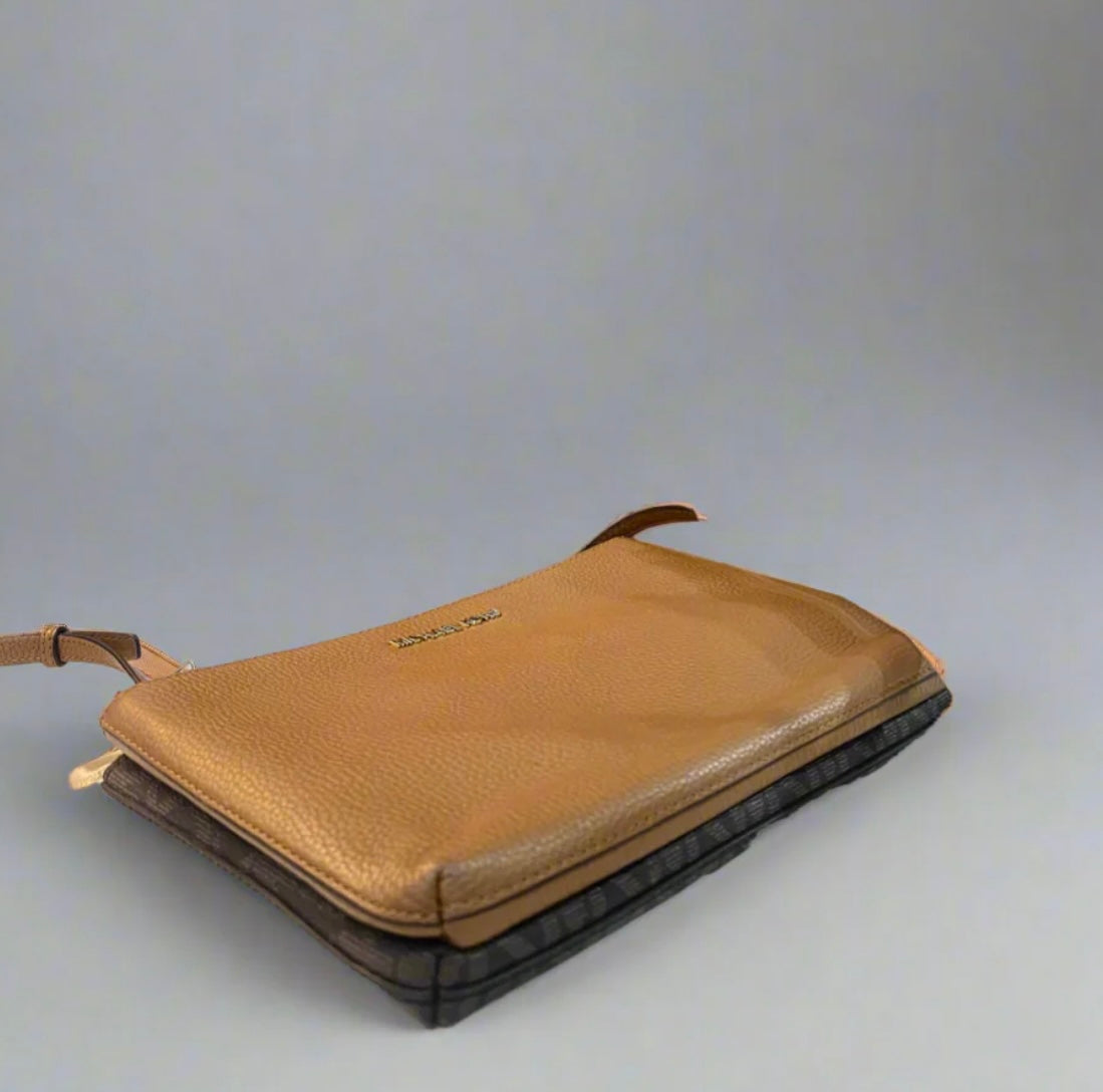 MICHAEL KORS DOUBLE ZIP GUSSET CROSSBODY - MONOBROWN/BROWN
