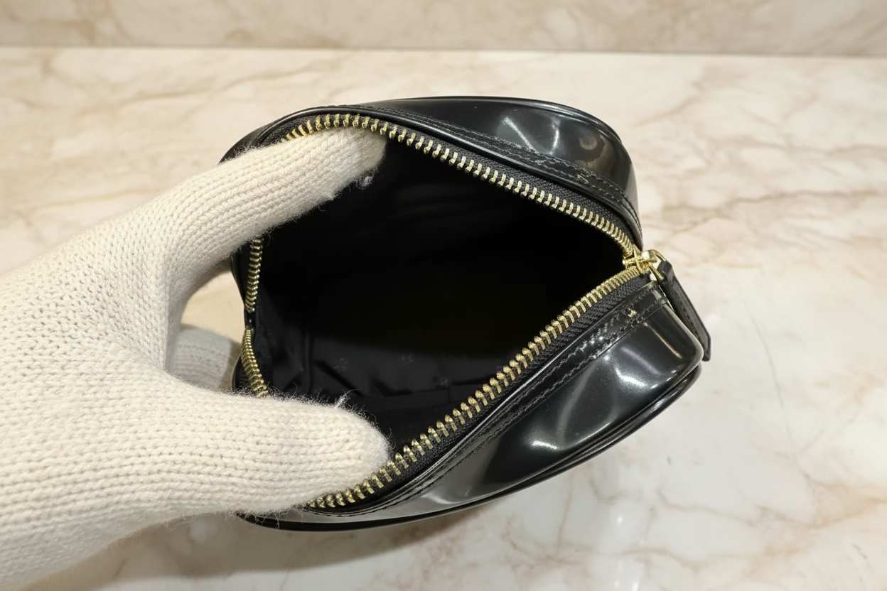 TORY BURCH SMALL ENAMEL COSMETIC POUCH
