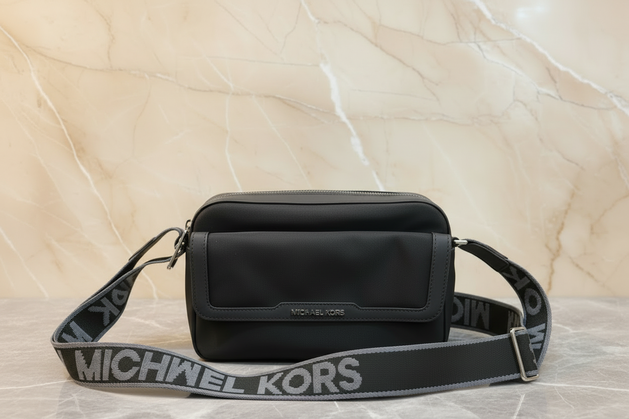 MICHAEL KORS LAUTNER MEDIUM FLAP MESSENGER - NYLON - BLACK