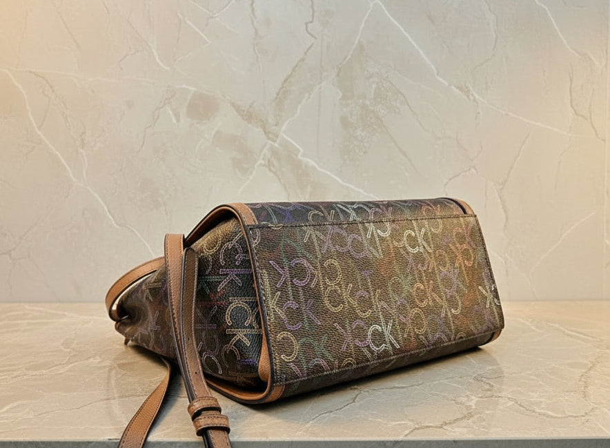 CALVIN KLEIN BUNDLE BAG & LONG WALLET JANAE SATCHEL CROSSBODY BAG IN SIGNATURE BROWN