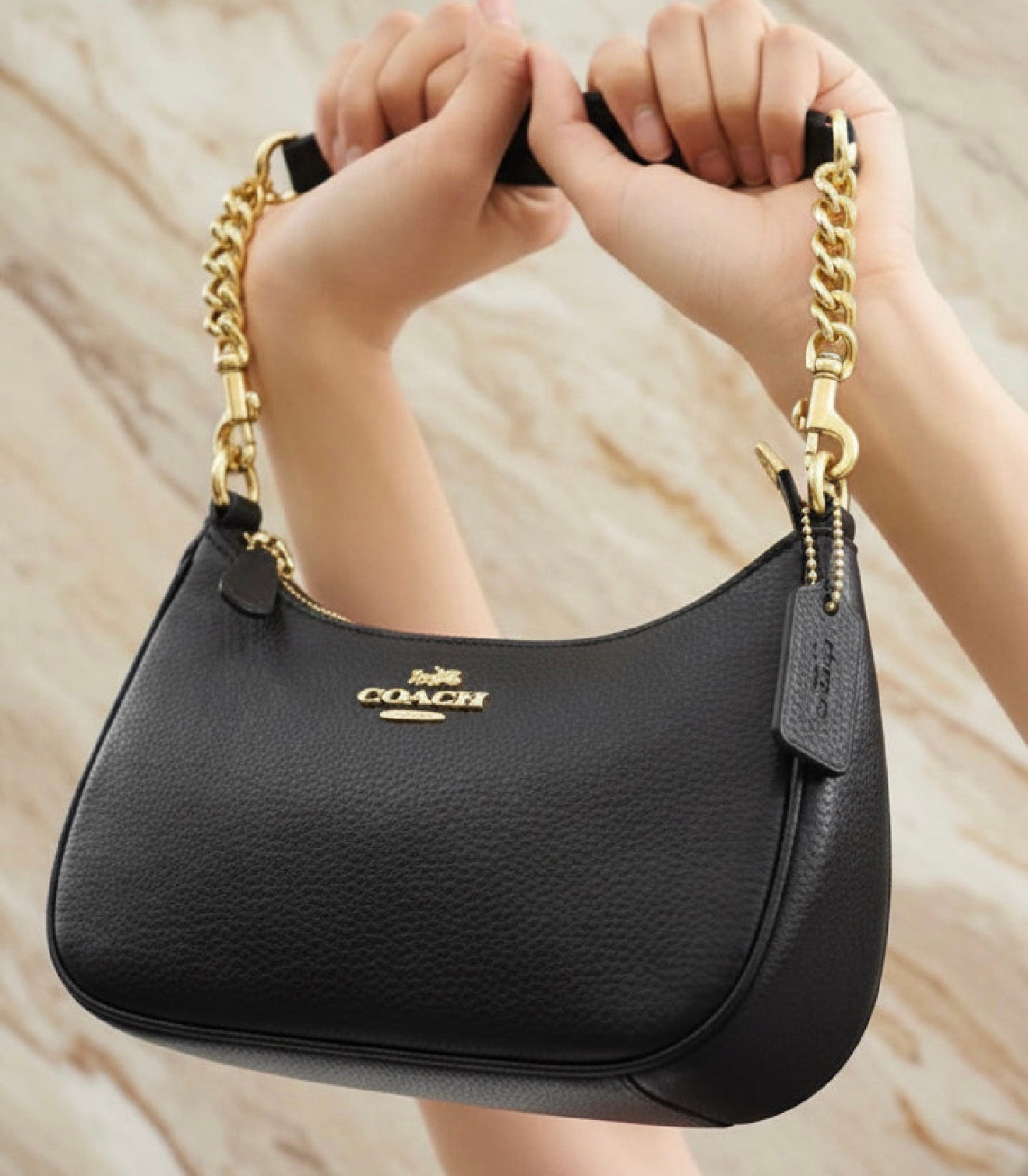 حقيبة كتف/حقيبة كروس بودي من كوتش تيري - أسود