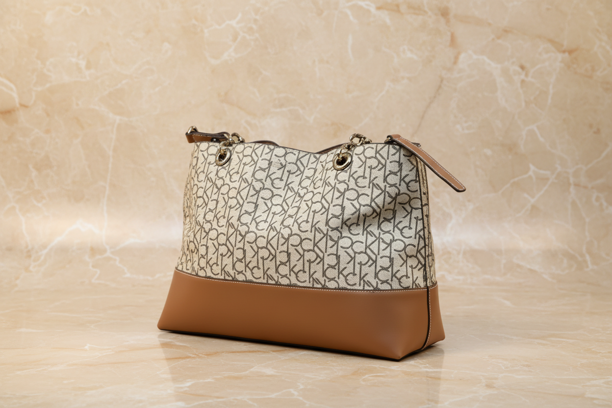 CALVIN KLEIN TOTE IN SIGNATURE LOGO BEIGE/BROWN- XL OPEN WITH LARGE ZIP POUCH & LONG STRAP
