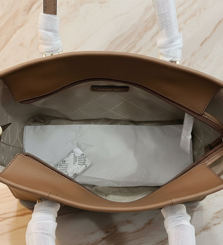 MICHAEL KORS JET SET TRAVEL ZIP TOTE IN SIGNATURE LOGO BROWN - MEDIUM