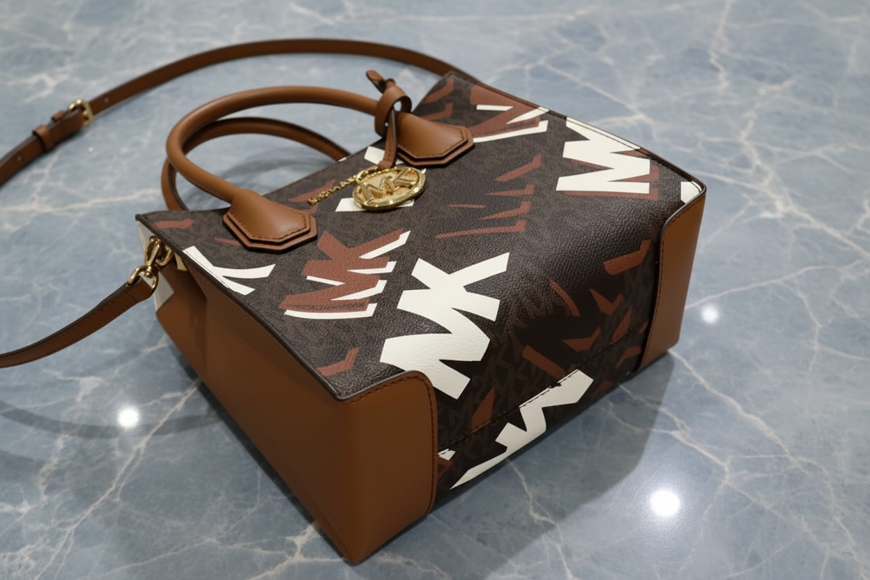 MICHAEL KORS MERCER MEDIUM MESSENGER BAG - LUGGAGE MULTI GRAPHIC LOGO