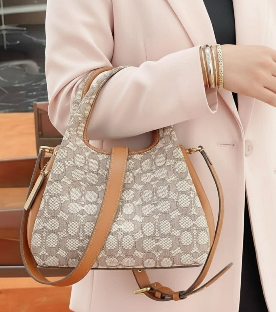 كوتش لانا بتوقيع جاكار